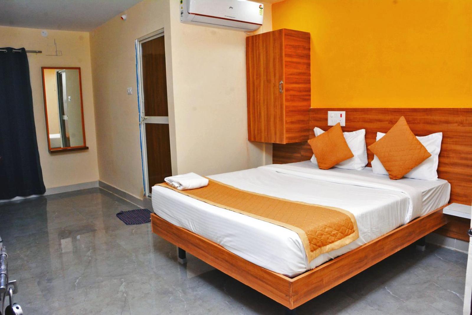 Udupi Deluxe Lodge Gulbarga Kalaburagi Exteriér fotografie